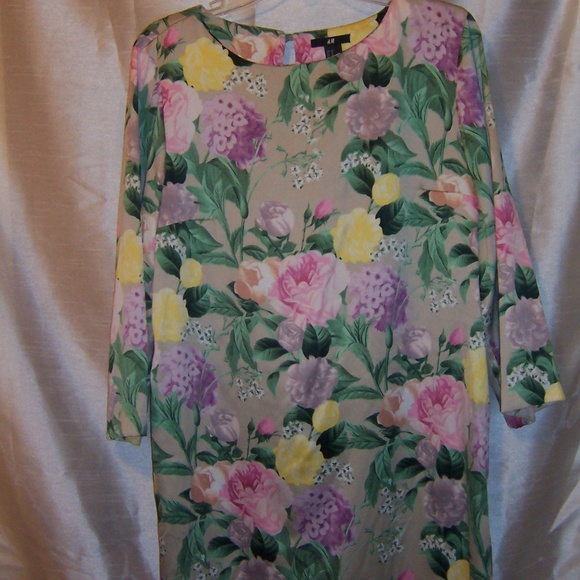 H&M Dresses & Skirts - H&M Silky Floral Long Sleeve Dress H&M Dresses & Skirts - H&M Silky Floral Long Sleeve Dress